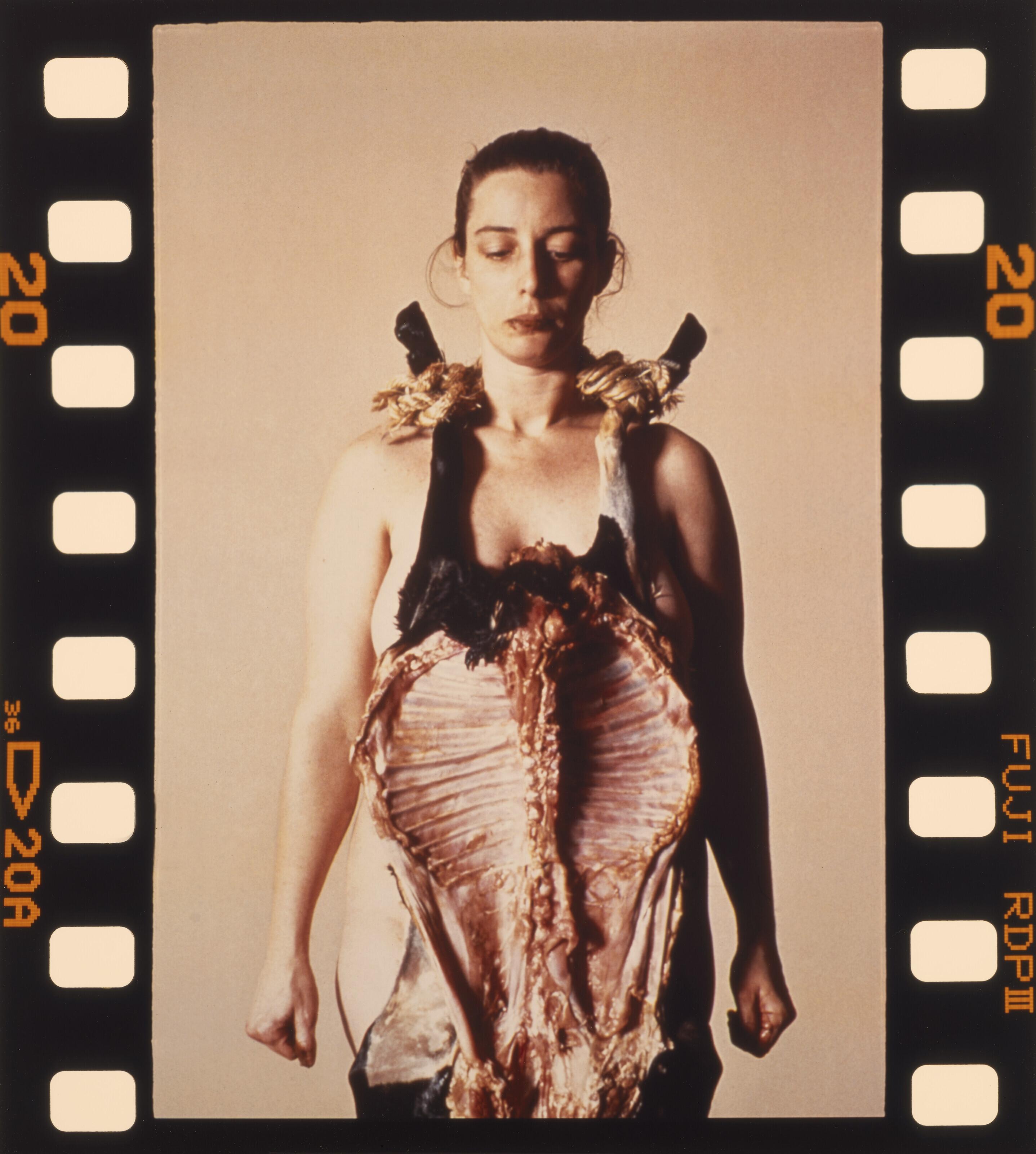 Tania Bruguera - El peso de la culpa (Sin título #3)