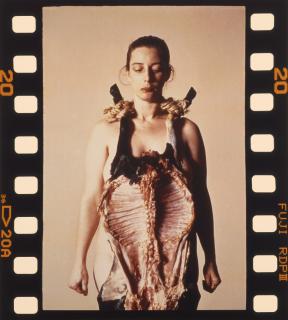 Tania Bruguera - El peso de la culpa (Sin título #3)