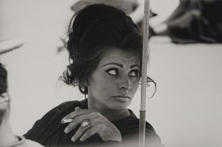 Terence Donovan - Sophia Loren smoking on the set of Anthony Mann\'s The Fall of the Roman Empire, 1963