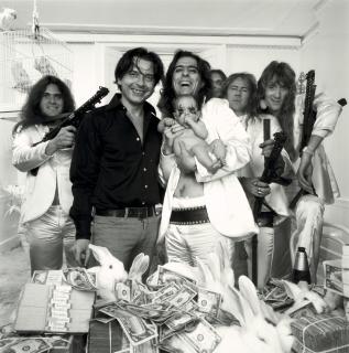 Terry O\'Neill - Alice Cooper and David Bailey