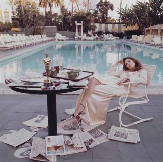 Terry O’Neill - Faye Dunaway, Beverly Hills Hotel, 1977
