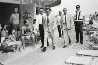 Terry O\'Neill - Frank Sinatra On The Boardwalk, Miami, 1968 