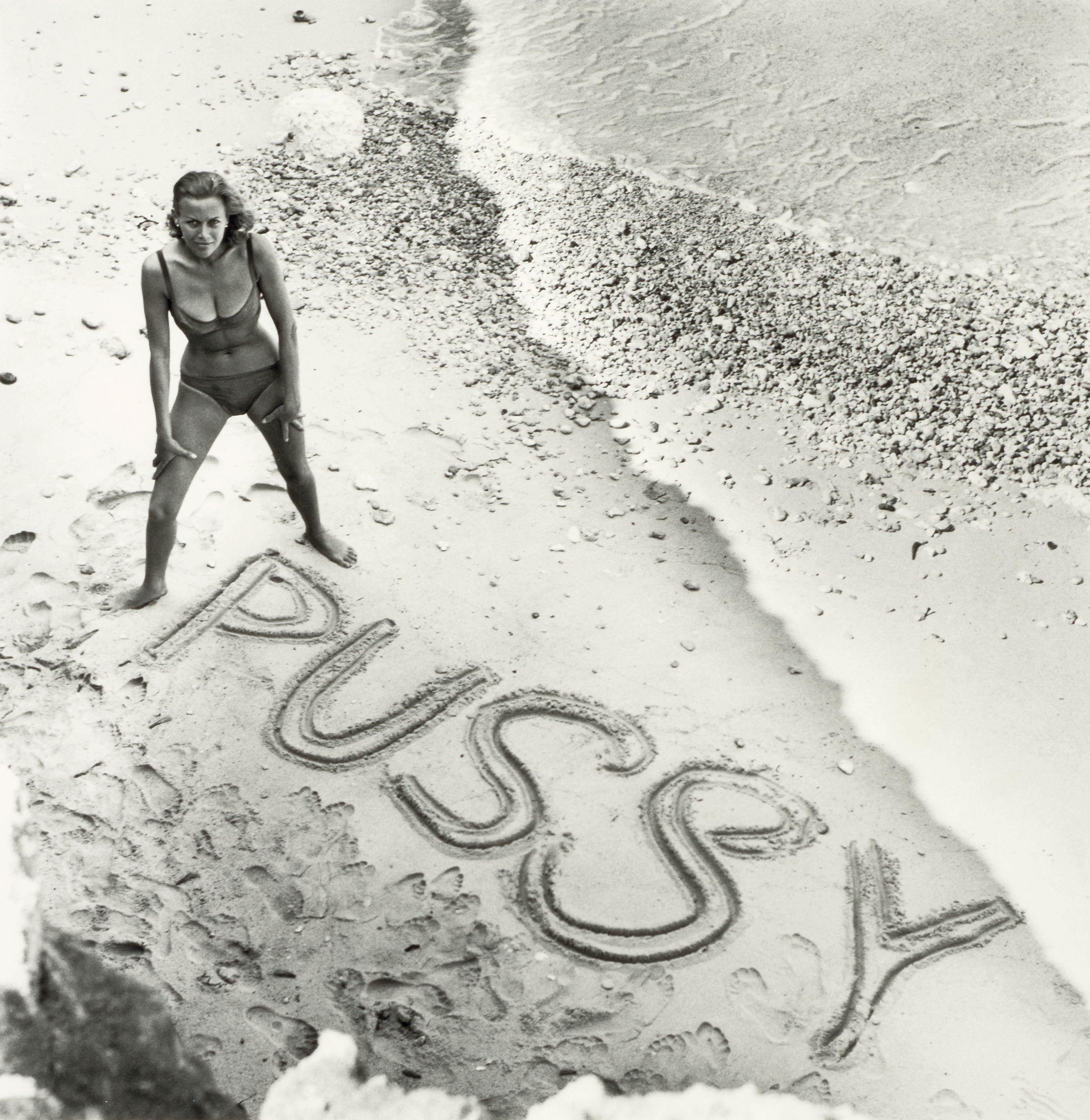 Terry O\'Neill - Honor Blackman as Pussy Galore in \'Goldfinger\'