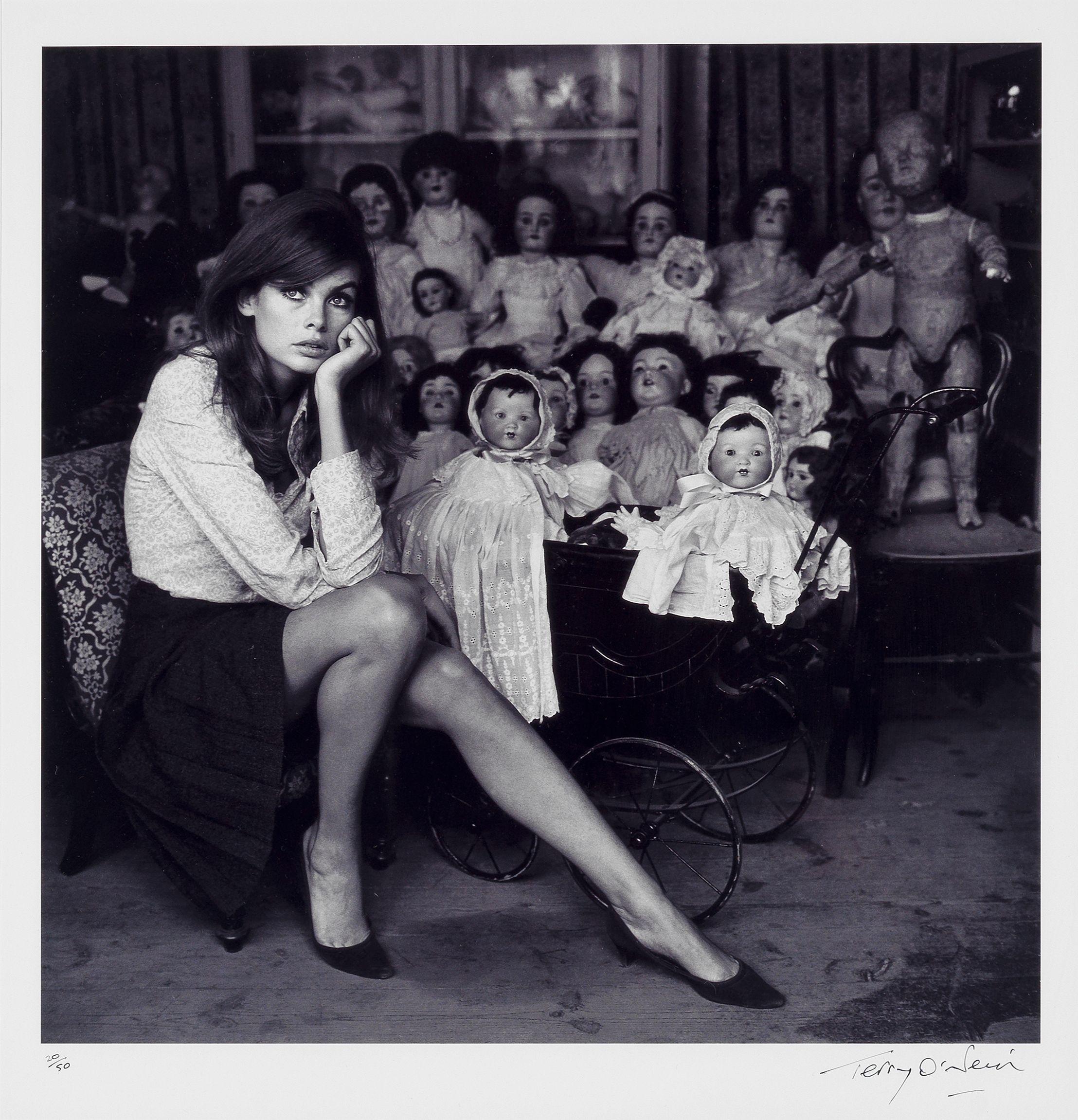Terry O\'Neill - Jean Shrimpton With Dolls, 1964, printed later