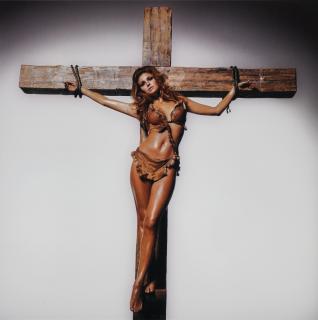Terry O\'Neill - Raquel Welch On The Cross, Los Angeles, 1966