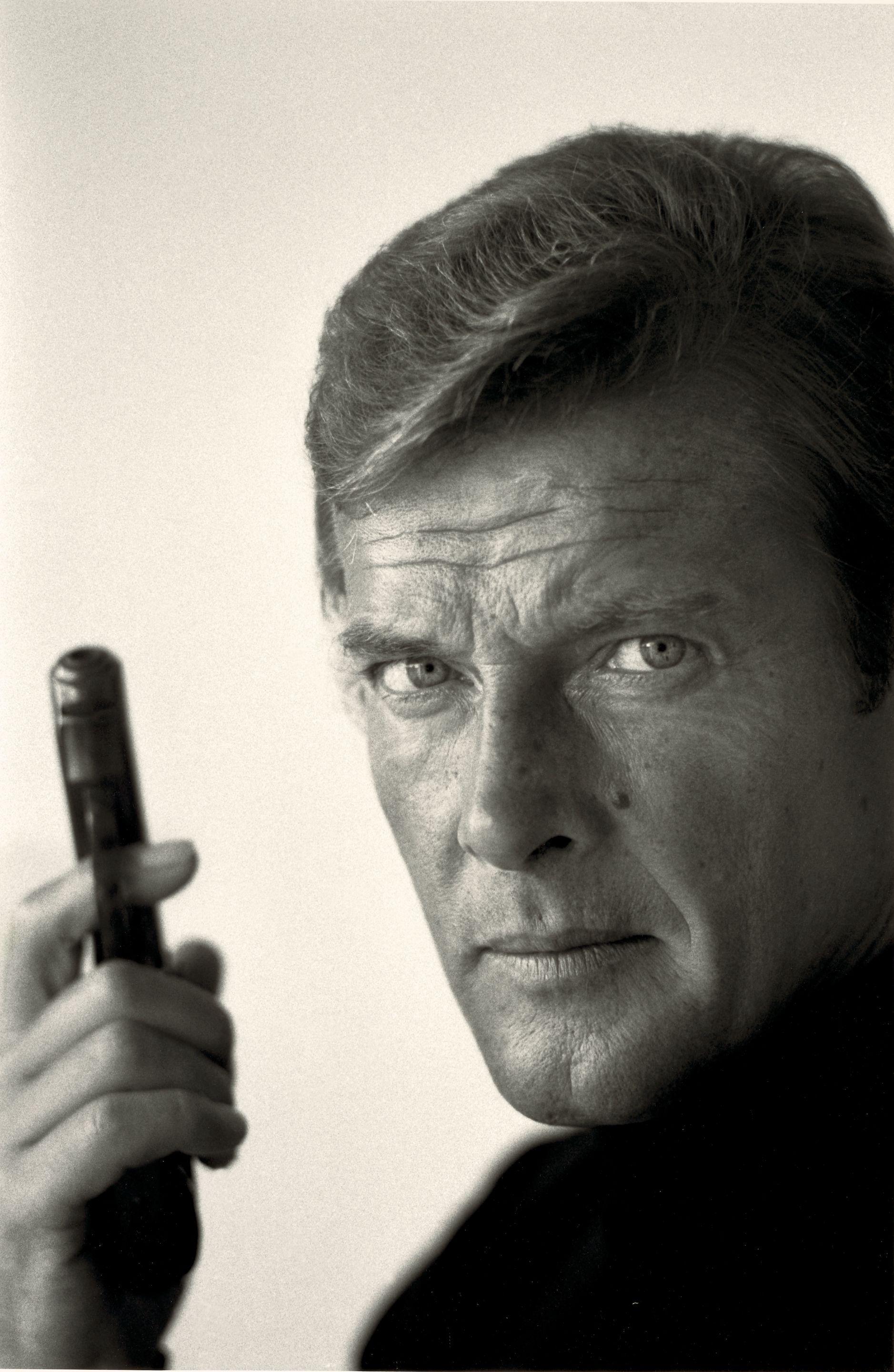 Terry O\'Neill - Roger Moore as James Bond