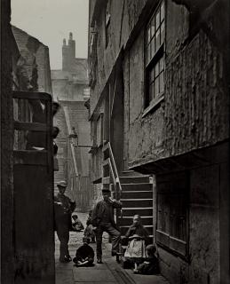 Thomas Annan - Close, No. 28 Saltmarket, Glasgow, 1868