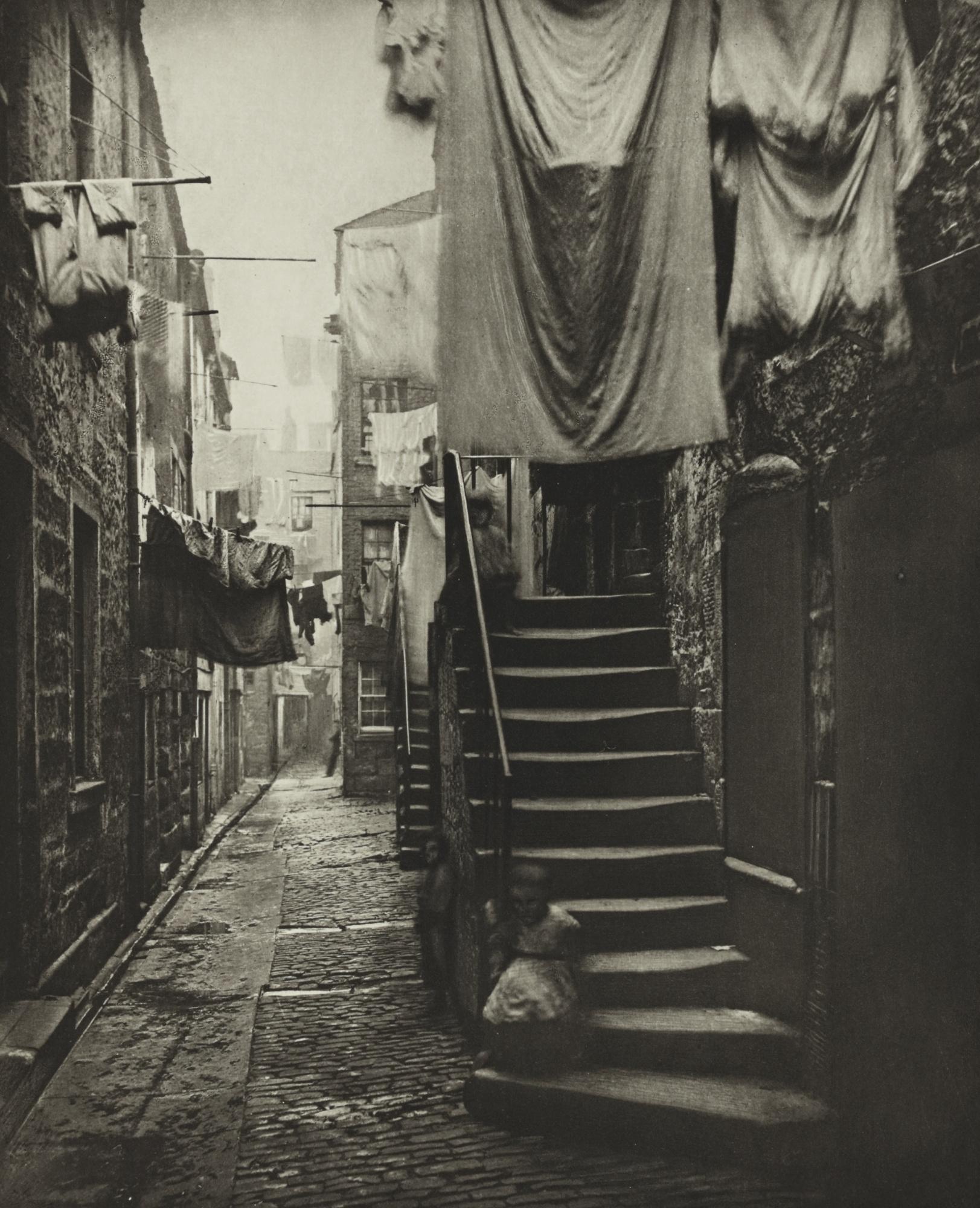 Thomas Annan - \'Old Closes And Streets: A Series Of Photogravures 1868-1899\'