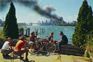Thomas Höpker - Blick von Williamsburg, Brooklyn, auf Manhattan, 11. September 2001