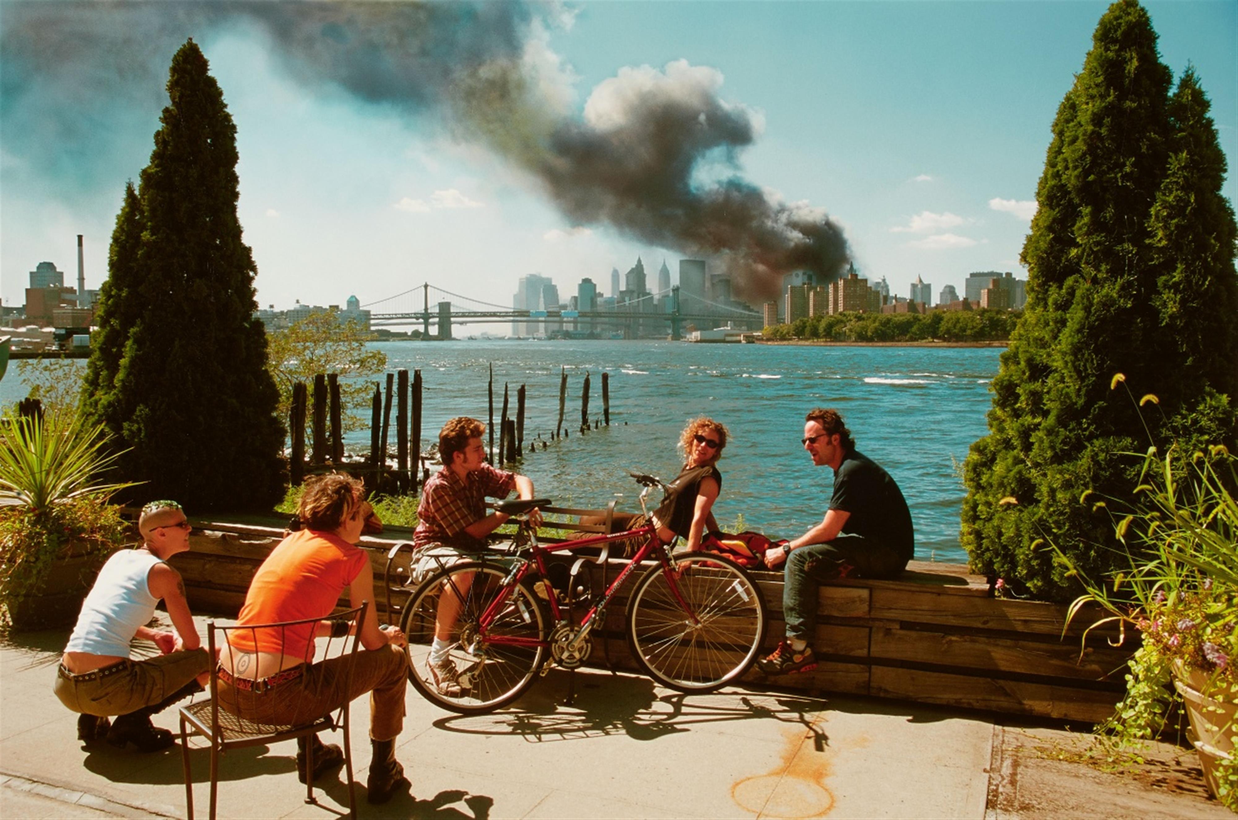 Thomas Hoepker - Blick von Williamsburg, Brooklyn, auf Manhattan, 11. September 2001