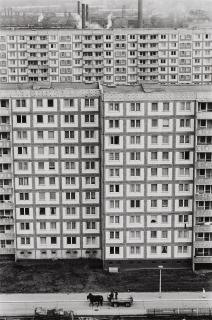 Thomas Hoepker - Plattenbau, Ost-Berlin