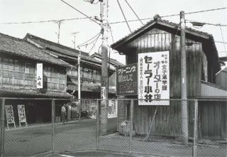 Thomas Struth - Die Holzhäuser, Yamaguchi, Japan, 1986