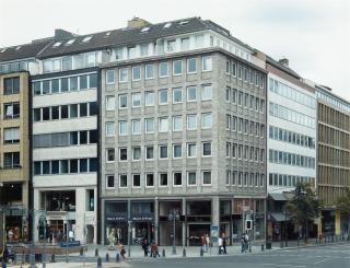 Thomas Struth - Düsseldorf-Altstadt. Düsseldorf-Eller. Düsseldorf Königsallee