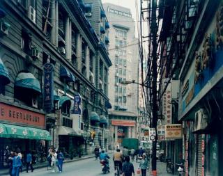 Thomas Struth - Jiangxi Zhong Lu, 1996