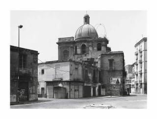 Thomas Struth - Kirche auf der Plaza Mercato, Neapel, 1994