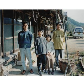 Thomas Struth - The Yamato Family In Front Of Their House, Yamaguchi