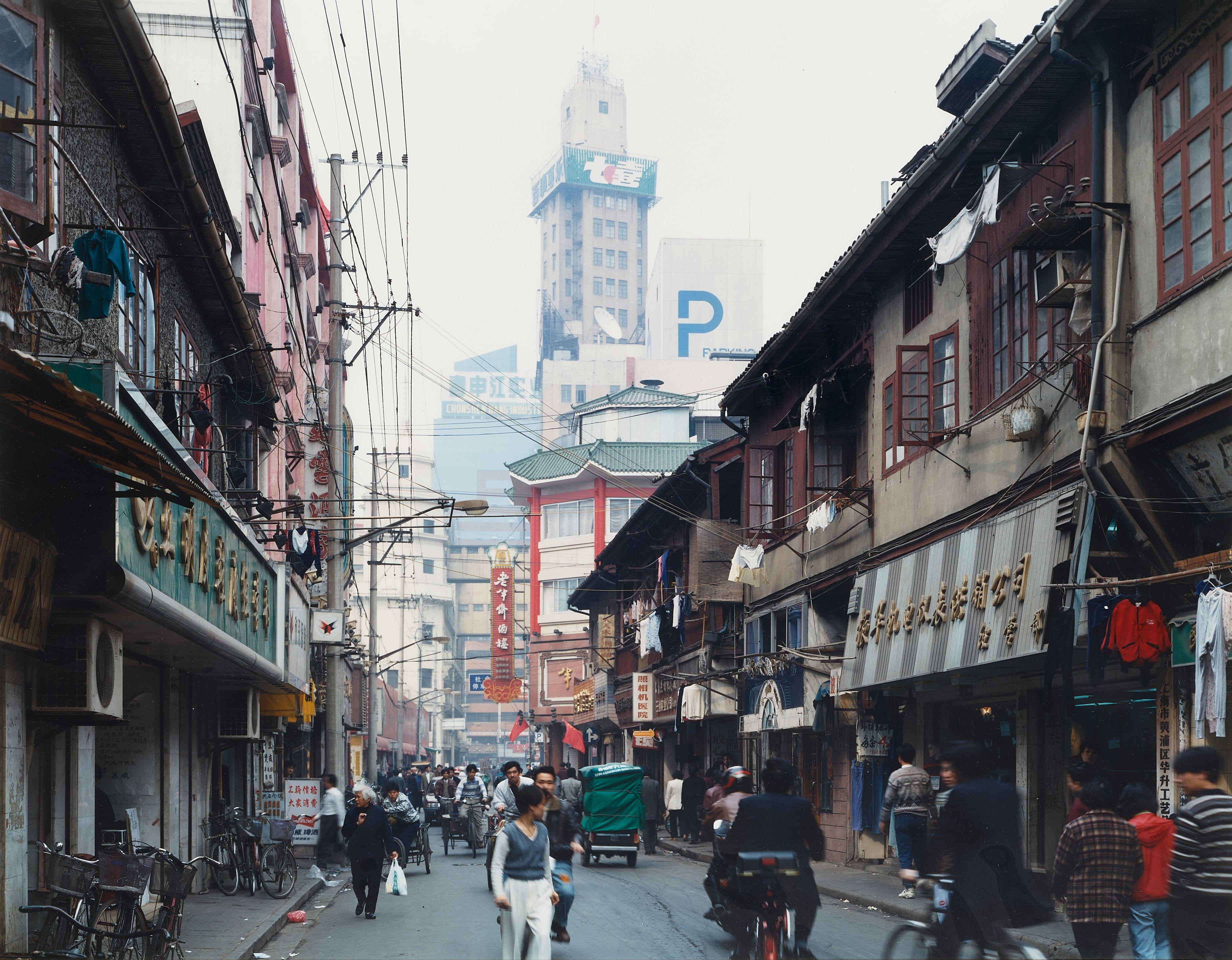Thomas Struth - \'Zhejiang Zhong Lu, Shanghai\'