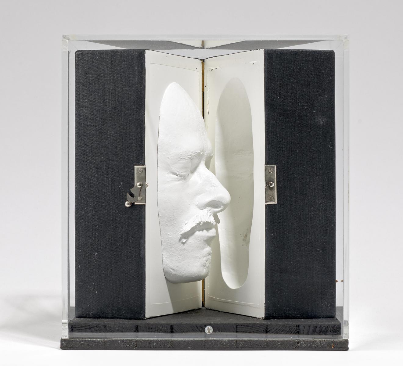 Timm Ulrichs - »Anwesend abwesend - oder Das Leben nach dem Tode vor dem Tode«.