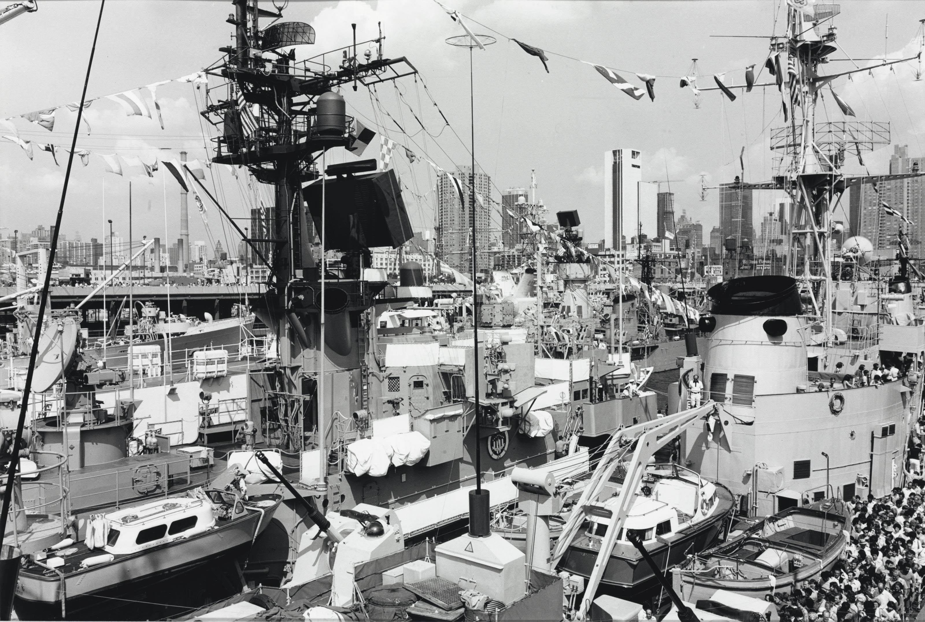 Tod Papageorge - New York Pier, July 5, 1976