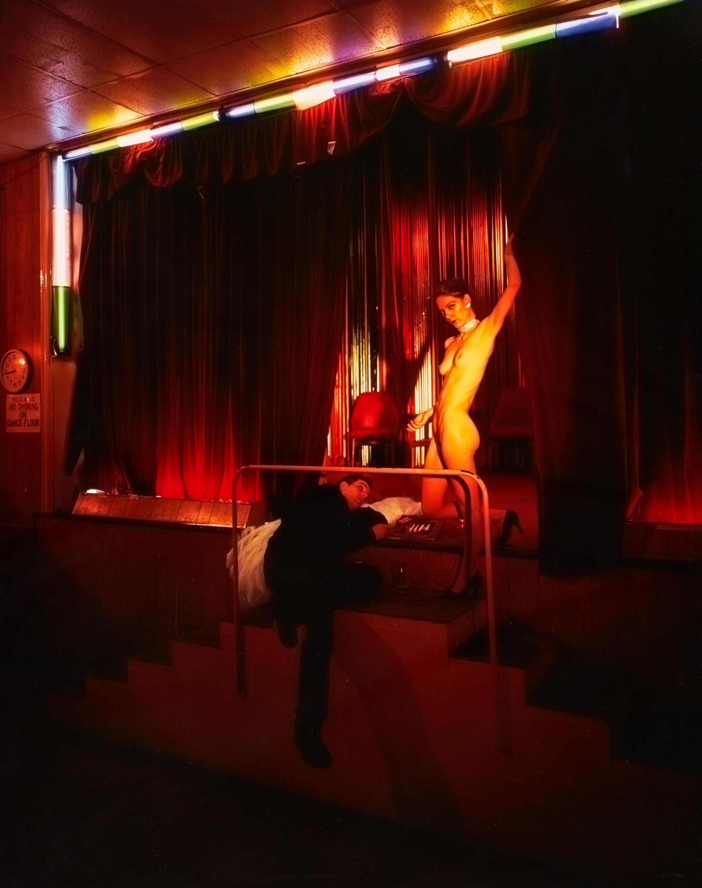 Tom Hunter - Girls\' Sex Acts in Club Court Cop \