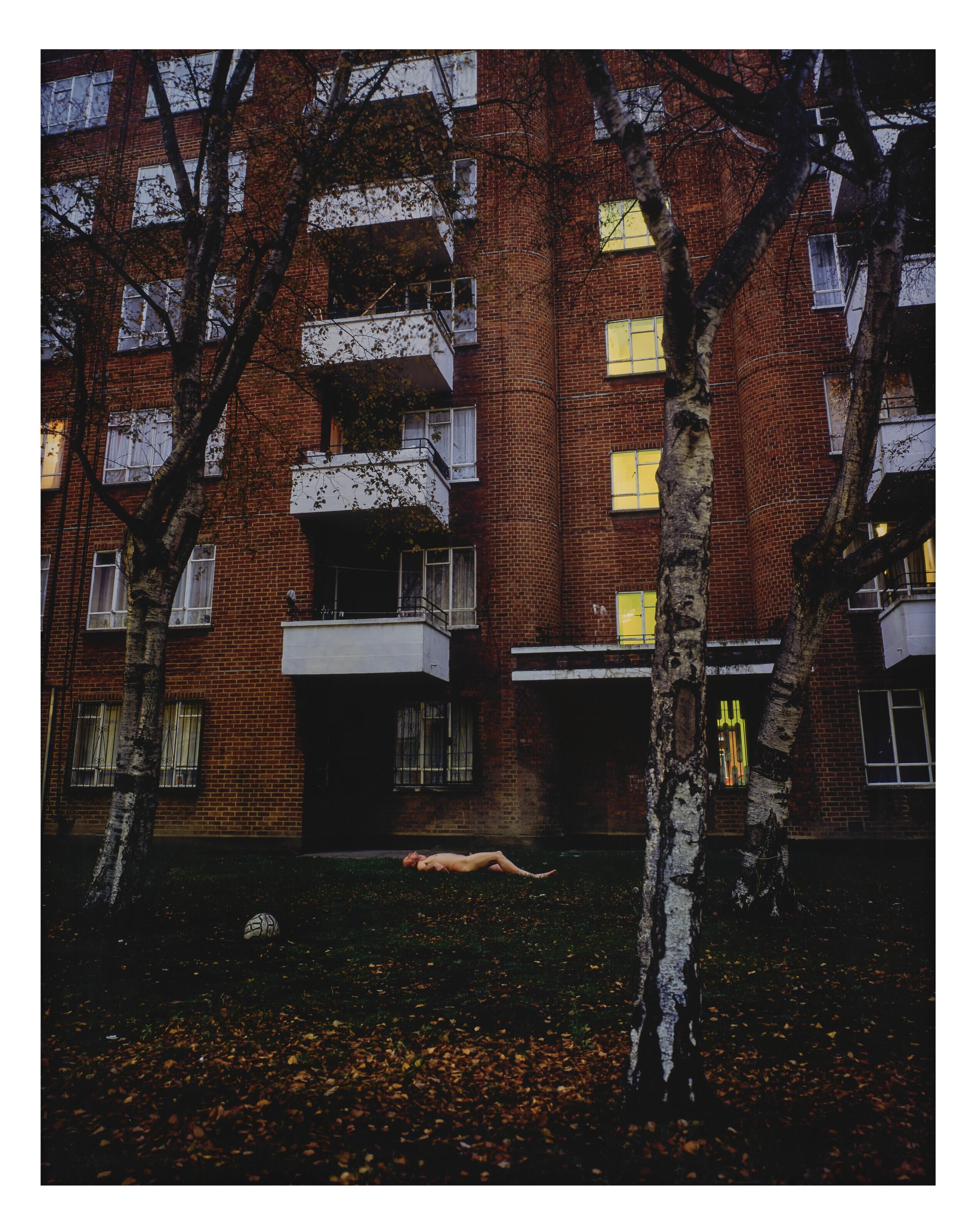 Tom Hunter - Naked Death Plunge