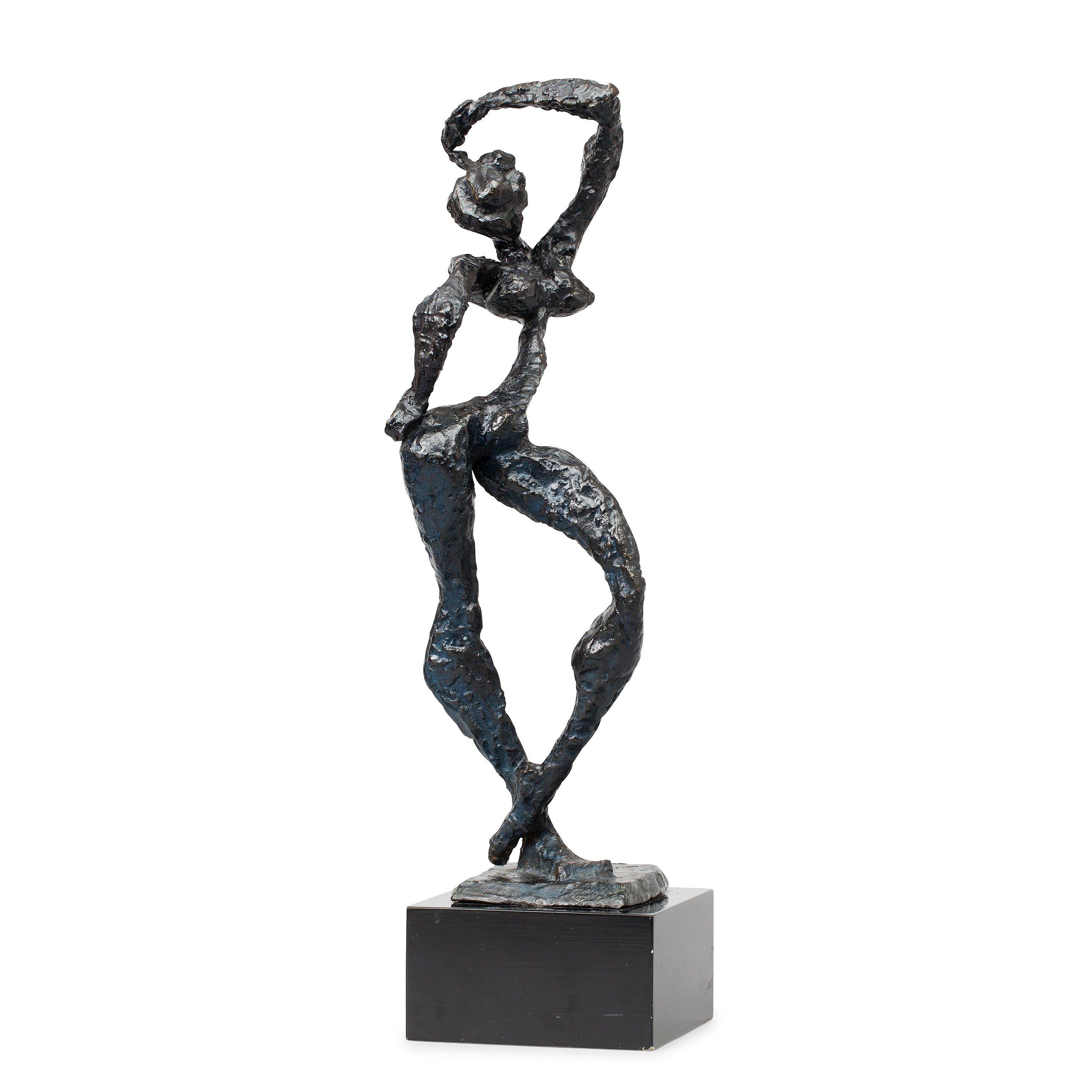 Tomas Almberg - Standing woman