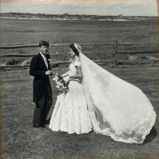 Toni Frissell - Jackie Bouvier Kennedy and John F. Kennedy at their Wedding, Newport, Rhode Island