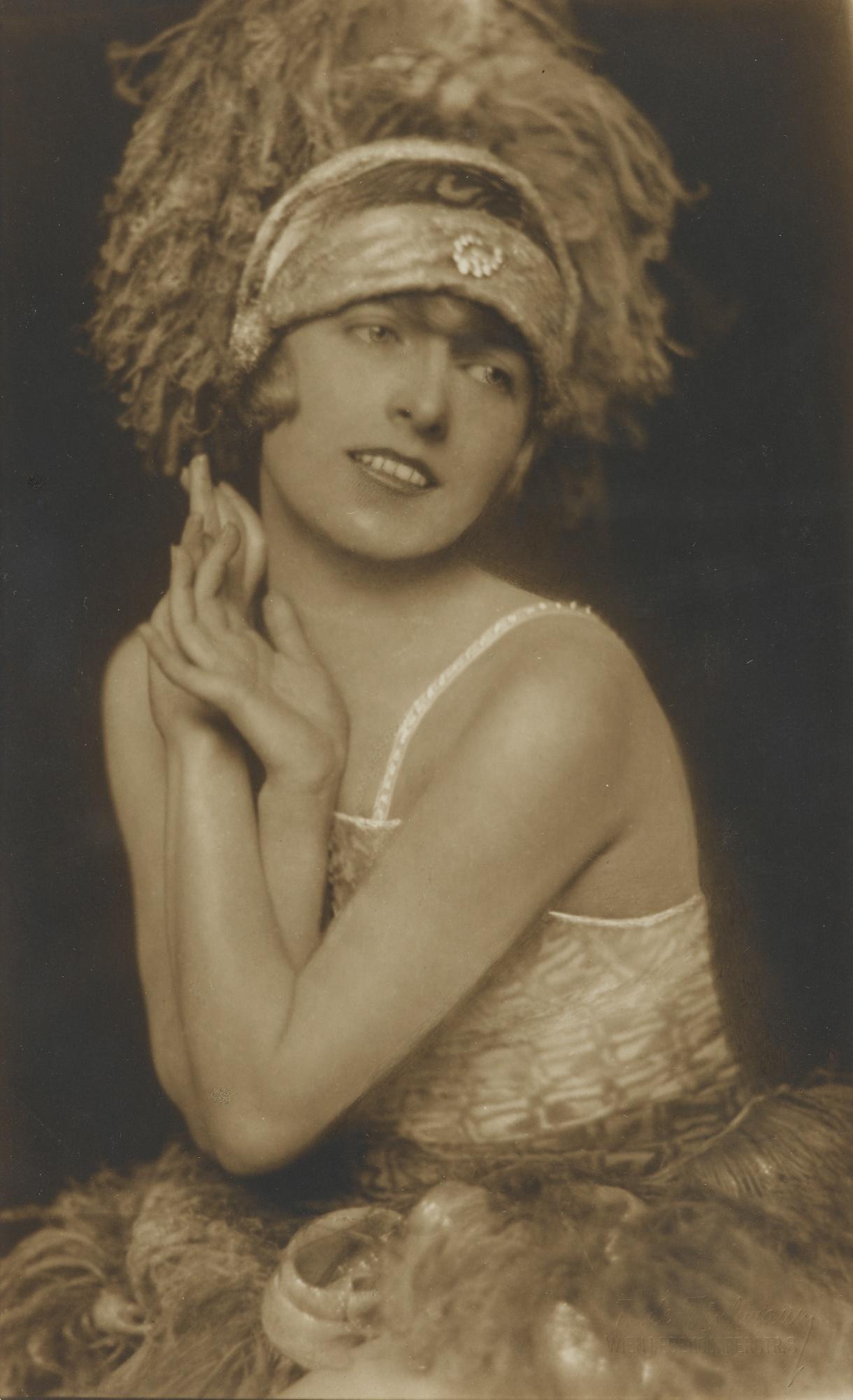 Trude Fleischmann - Dancer Valerie Kratina\'