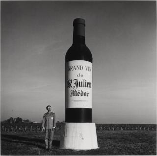 Tseng Kwong Chi - Bordeaux, France, 1985