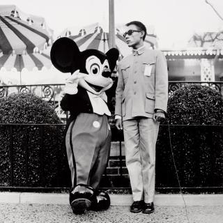 Tseng Kwong Chi - Mickey Mouse, Disneyland, California