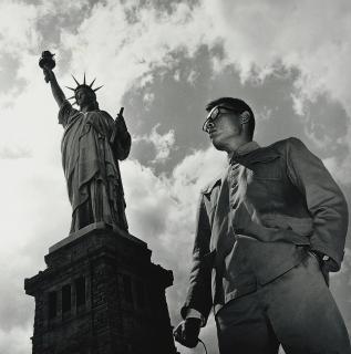 Tseng Kwong Chi - New York, 1979