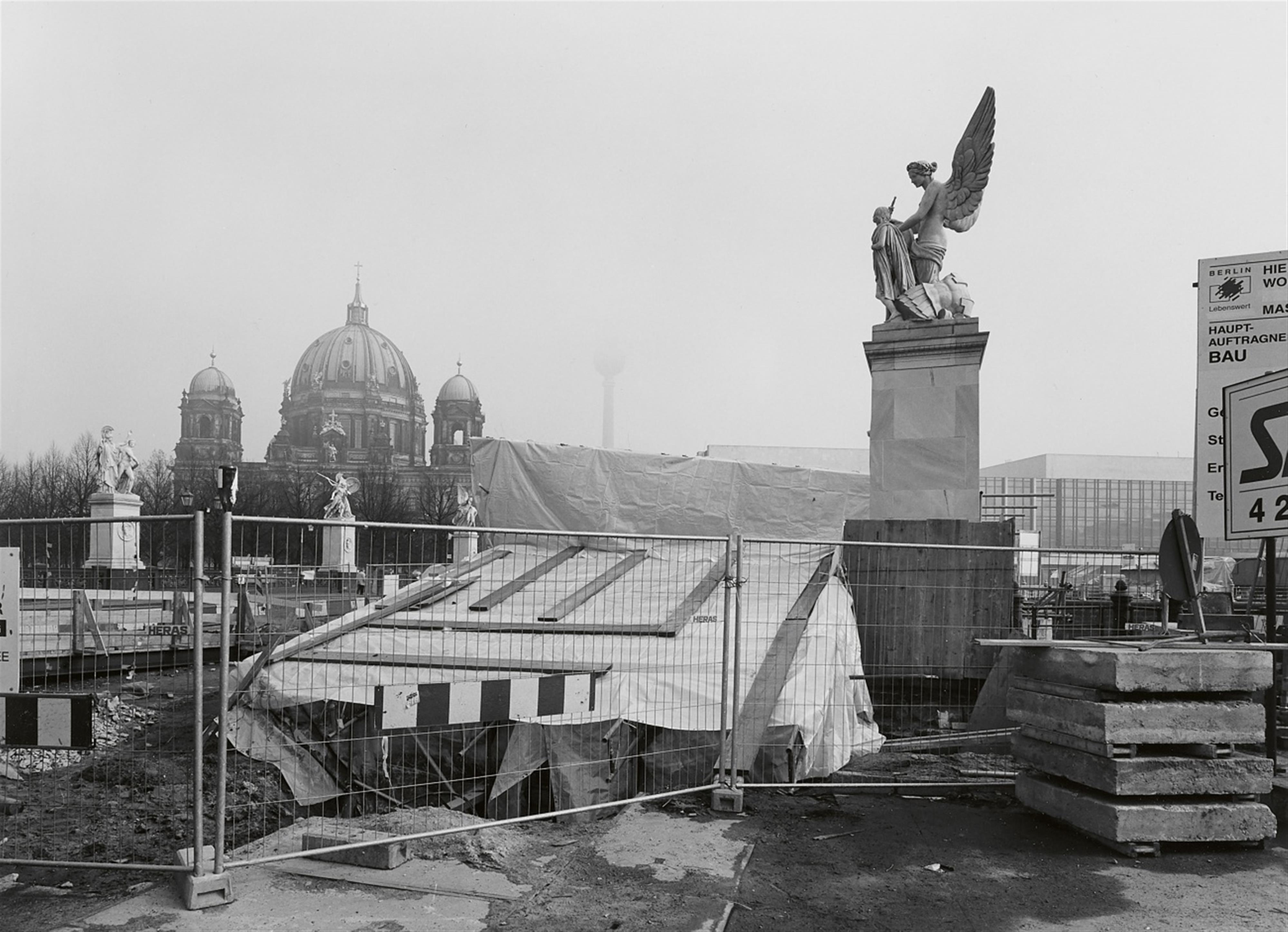 Ulrich Wüst - Berlin Mitte, Schlossbrücke
