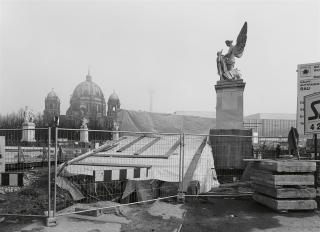 Ulrich Wüst - Berlin Mitte, Schlossbrücke