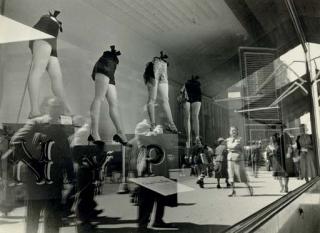 Umbo - Mystische Strasse (Fifth Avenue, New York), c. 1940