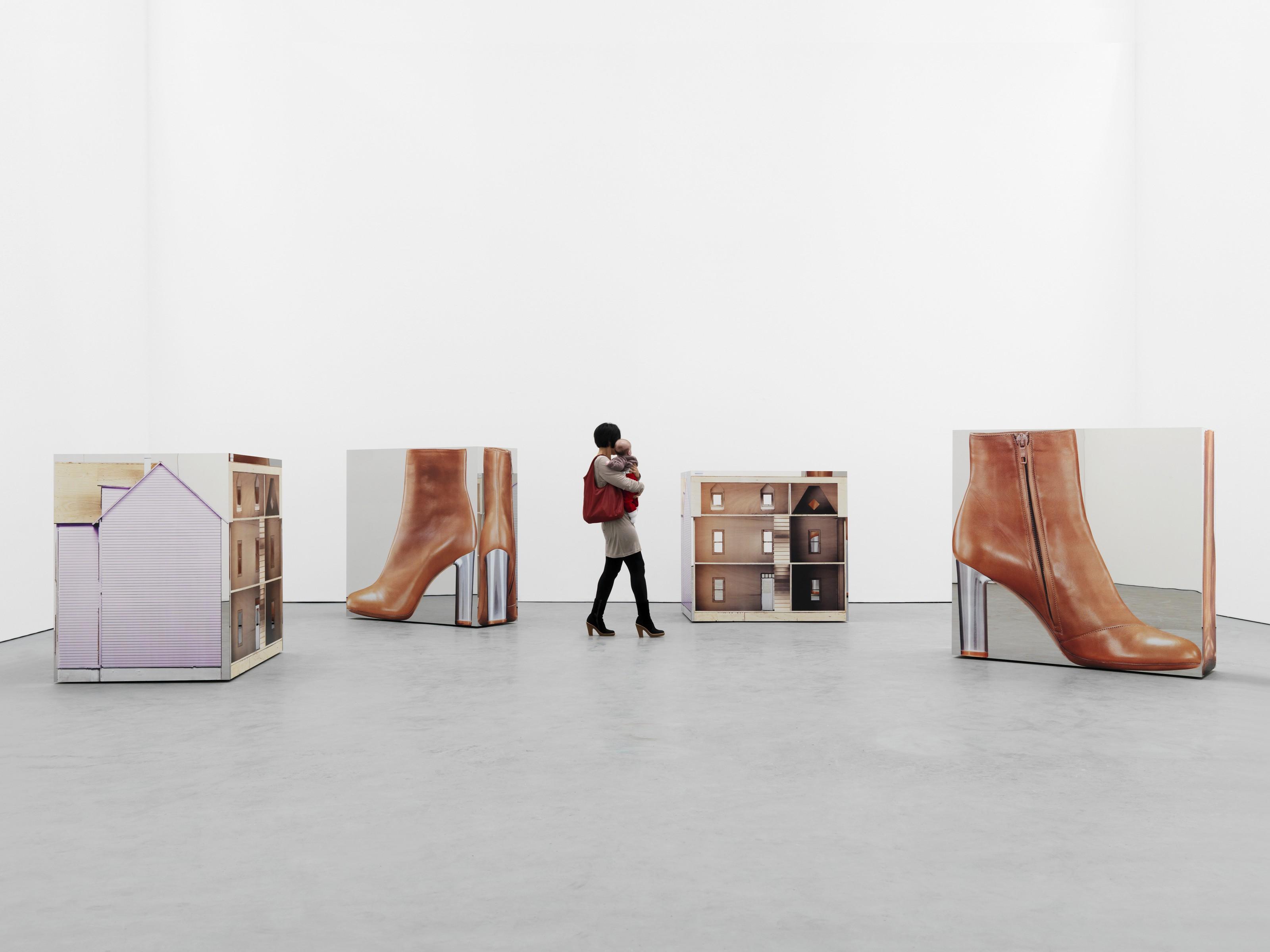 Urs Fischer - Online / Parrot