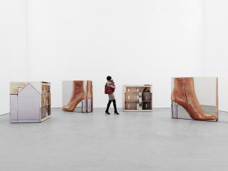 Urs Fischer - Online / Parrot