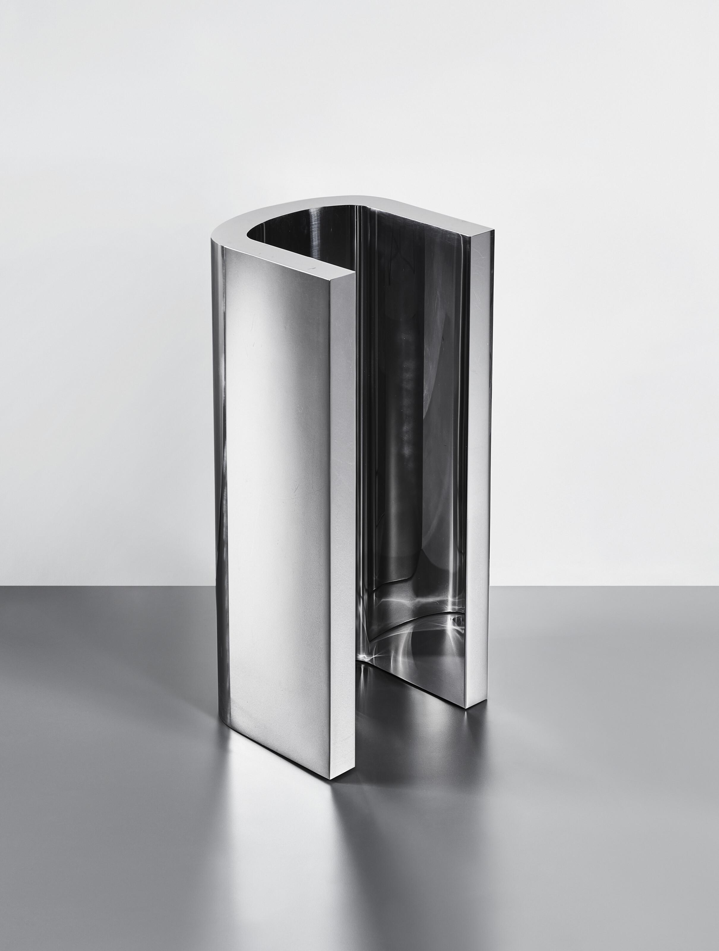 Wade Guyton - U Sculpture