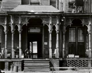Walker Evans - \'Birmingham Boarding House\', 1936