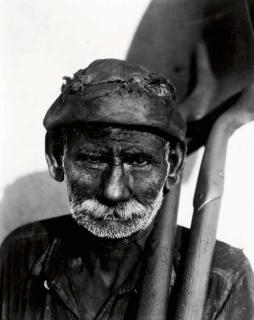 Walker Evans - Coal Loader, Havana