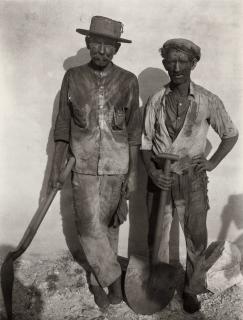 Walker Evans - Dock Workers, Havana, 1933