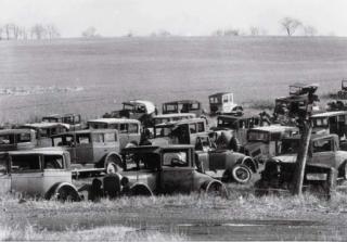 Walker Evans - Joe\'s Auto Graveyard, Pennsylvania, 1936