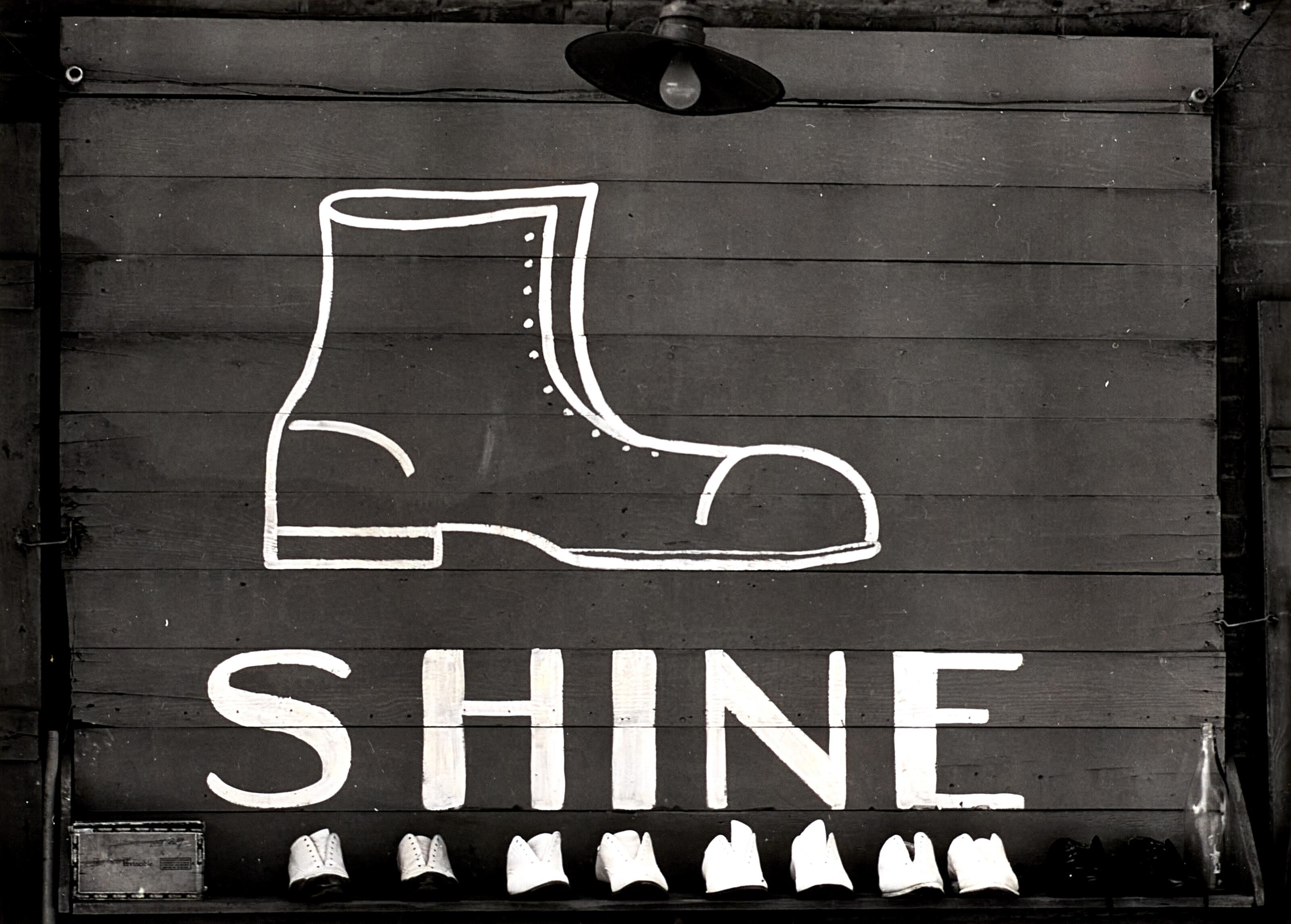 Walker Evans - Shoeshine Sign in a Southern Town, 1936