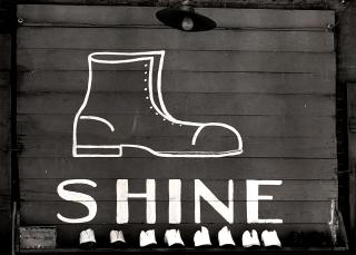 Walker Evans - Shoeshine Sign in a Southern Town, 1936