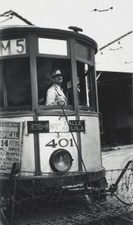 Walker Evans - Streetcar, El Cerro District, Havana, 1933