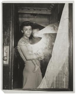 Weegee - Mother and Child in Harlem, 1943