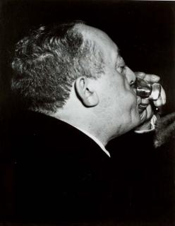 Weegee - Sans titre (Buveur, Meyer Lansky), vers 1945