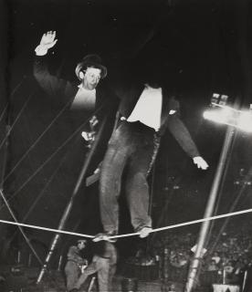 Weegee - Trapeze Artist (Distortion)