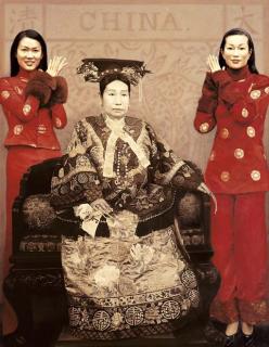 Wei Rong - Enjoying Opera