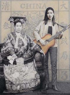 Wei Rong - Enjoying Opera