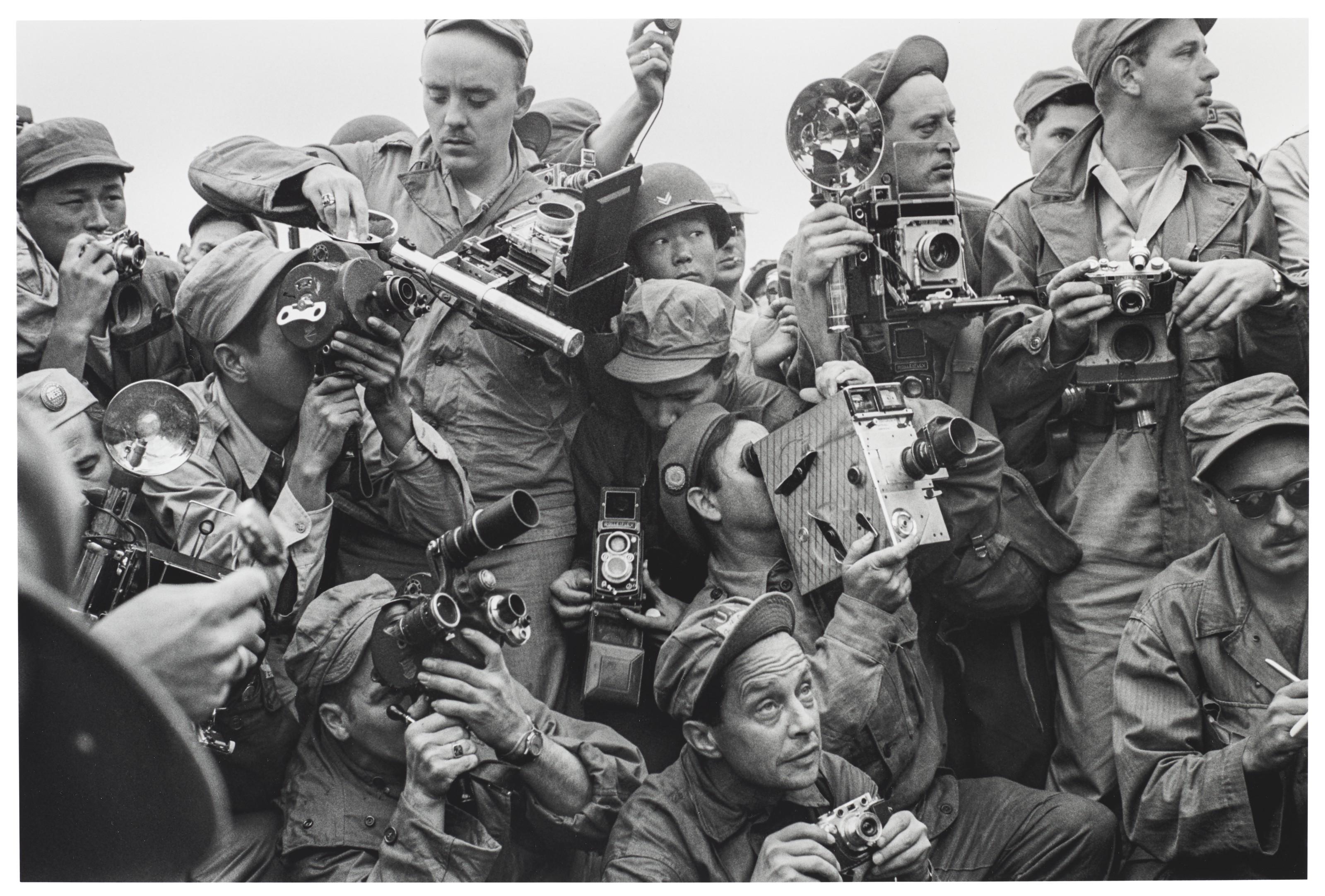 Werner Bischof - Vultures Of The Battlefields, Kaesong, Korea, 1952